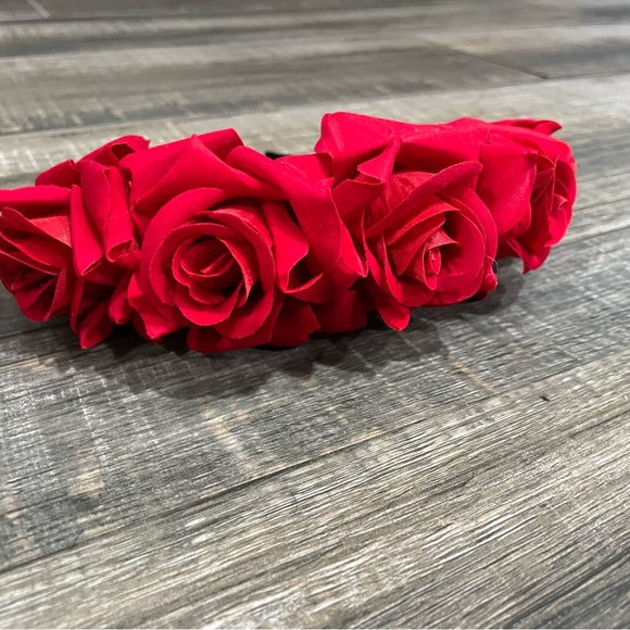 Red roses flower headband - Picture 4 of 6